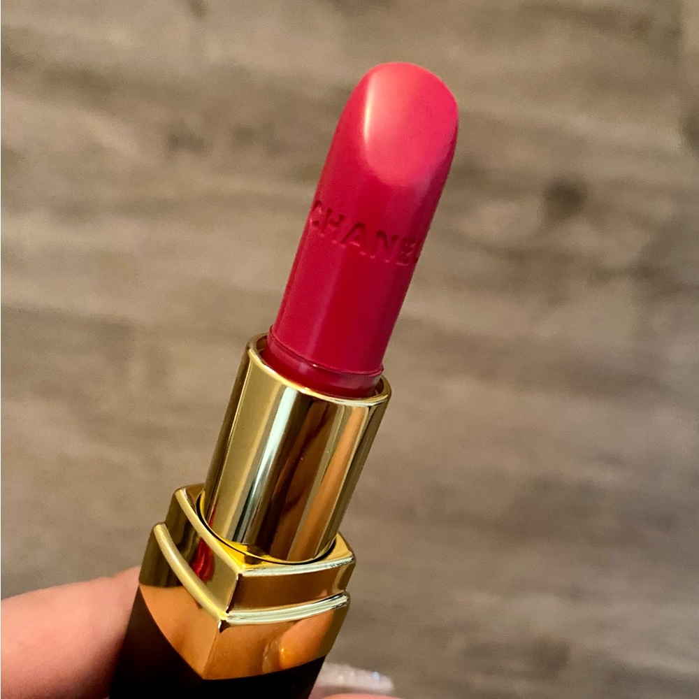 CHANEL Rouge Coco ultra Hydrating Lip Colour in shade; Romy